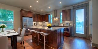 UT PRE-LEASE: 2014 Constructed 6 bed / 5 bath home - Top of the Line Finishes - Prime Location Gallery 1