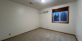 Large 6-Bedroom Home with a Fenced Yard, Pet Friendly! Gallery 13
