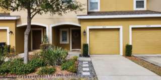 Beautiful 3 Bedroom Townhouse with AMENITIES GALORE- 18 MINS FROM DOWNTOWN TAMPA Gallery 1