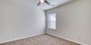 Four bedroom in Stone Lake! Gallery 26