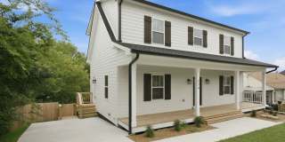 Spacious 5-Bedroom with Fenced Yard & Modern Amenities Gallery 3