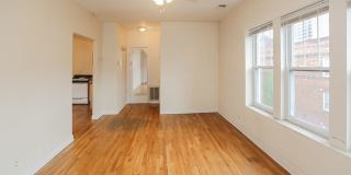 3521-29 1/2 N Broadway Gallery 32