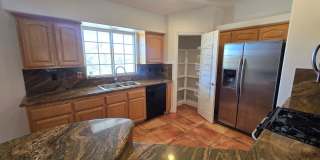 Beautiful, Huge 3 Bedroom in JT!! Gallery 6