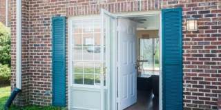 114 Chaucer Court Gallery 21