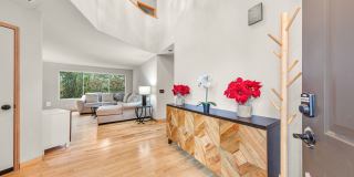 Beautiful 3BR Home in Forbes Lake – North Rose Hill, Kirkland Gallery 4