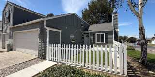 Beautiful 2 Bedroom, 2 Bath Corner Unit in West Hampton Village Gallery 1