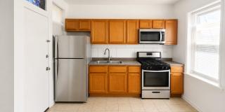 Beautifully Updated 2-Bedroom Condo with Natural Light Gallery 1