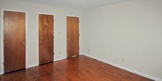 1 bedroom Condo in Cotswold Gallery 17