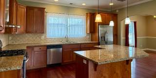 Beautiful Victorian Townhome in Historic 'Old Quad' Area of Santa Clara Gallery 1