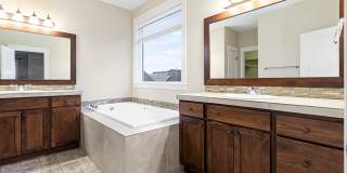 Excellent Condition Three Bedroom + Office, Fenced Backyard, Central AC Gallery 15