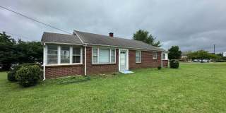 Brick house in the middle of Rustburg! Gallery 1