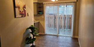 Townhouse Square Gallery 7