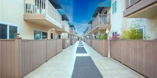 Furnished Top-Floor West LA Townhome Near Sawtelle and UCLA Gallery 31