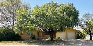 Comfortable 3/2 Home with Large Backyard & 2-Car Garage Gallery 1
