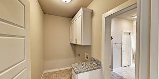 Beautiful 3 Bedroom, 2 Bath Home with Study and Storm Shelter - Yukon Schools. Gallery 17