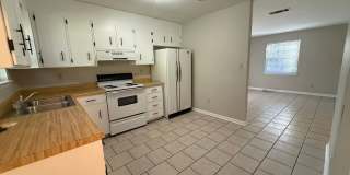 Northeast Pensacola - Harbour Square - 2 bedroom, 1 bathroom Gallery 7