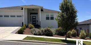 East Medford Cedar Links Living Gallery 1