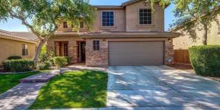 Stunning 4BR House in Phoenix with sparkling pool, resort style backyard and solar panles Gallery 1