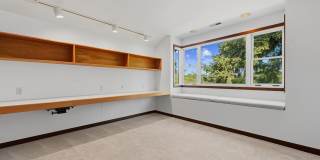 Spacious Ravenna Craftsman! Gallery 3