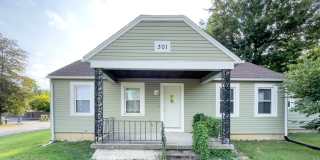3 Bedroom Home with Hardwood Style Flooring, Close to Campus: In-Unit Washer/Dryer 3 Bedroom Home with Hardwood Style Flooring, Close to Campus: In-Unit Washer/Dryer Gallery 1