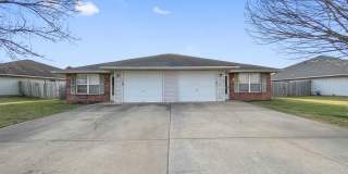 3BR/2BA Home for Rent in Grain Valley, MO 64029 | Fenced Yard | Fireplace | Garage | Pet-Friendly Gallery 1