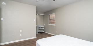 949 Kenwood Drive Gallery 30