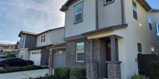 Gorgeous 4 Bedroom 3.5 bath with loft Gallery 3