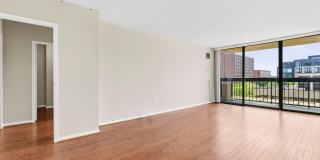 400 MADISON Street Gallery 8