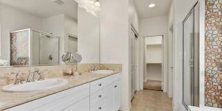 Spacious 3BD/2BA Home in Bakersfield's 93313 — Fully Equipped, Garage & Small Pets Welcome! Gallery 11