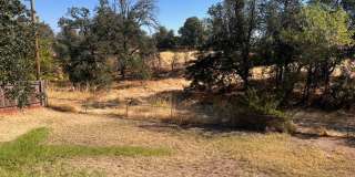 3 Bedroom Home With Large Backyard on West Side Gallery 17
