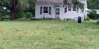 Charming 2 bedroom, 1 bath west of town in Viola (19000 W 55th St S) Gallery 1