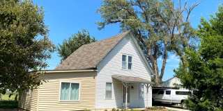 3 bedroom 1.5 bath across from park Gallery 1