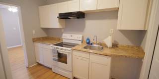 Charming 2 Bed / 1 Bath Cottage Gallery 7