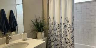 Beautiful 2 Bedroom, 2 bath home near park Gallery 8