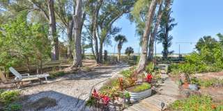 1 Bedroom Beachfront Condo, Steps away from Beach Access! Gallery 5