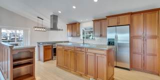 Stunning Sound & Olympic Mountain View Home in North Admiral Gallery 20