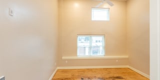 157-105 N. Main Street Gallery 4