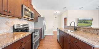 Stunningly Beautiful and Stylish Garage Apartment ~ Gallery 11