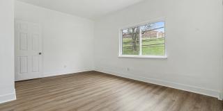 198 Oneida Street Gallery 10