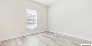 FULLY FENCED, UPGRADED 3/2/2 IN DESIRABLE PINE GROVE Gallery 24