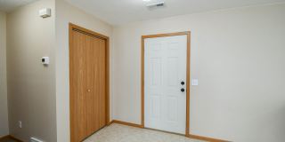 Spacious 2-Bedroom Townhome with Attached Garage in Brandon! Spacious 2-Bedroom Townhome with Attached Garage in Brandon! Gallery 8