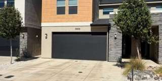Townhome in South Desert Gallery 1