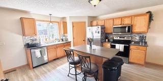 Updated 3bed 3bath End Unit Townhome w’Great Views Gallery 6