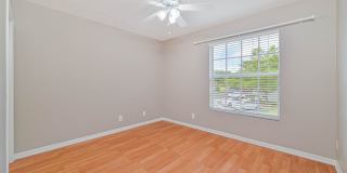 Move-In Ready! 2 BED/2.5 BATH END UNIT in Cypress Landing! Gallery 11