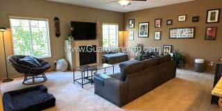 Lakeville 2 Bedroom Town Home, Dishwasher, Fireplace, 2 Car Garage, Garage Bonus Room Gallery 4