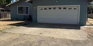 Green area 3 Bedroom 2 Bath with Garage Gallery 3
