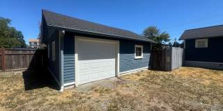 Huge 4 bedroom -A stones throw to PLU! Gallery 4