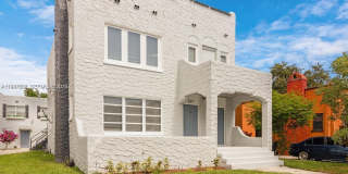 327 SW 20th St Gallery 1