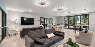 The Oliveen Gallery 13