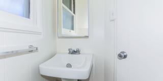 Waiola - upstairs 1 bedroom with 1 parking - window air conditioner in bedroom.. Gallery 14